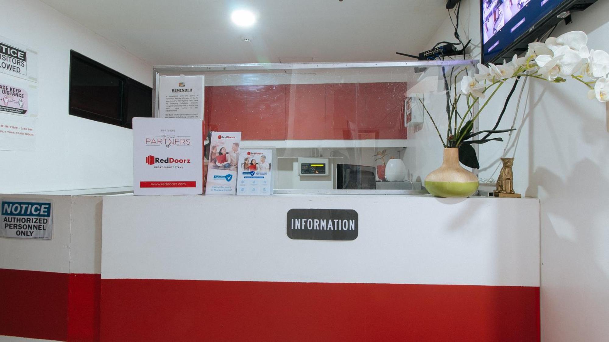 Reddoorz At Dbuilders Rooms Bangkal Makati Makati City Eksteriør bilde