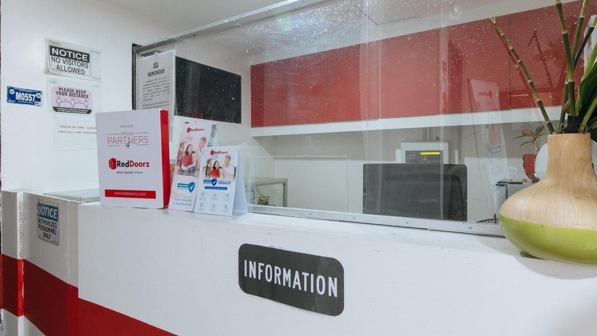 Reddoorz At Dbuilders Rooms Bangkal Makati Makati City Eksteriør bilde
